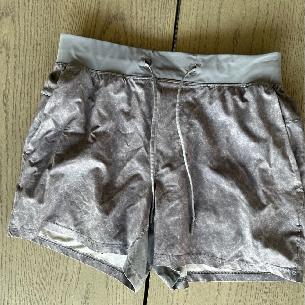 Men’s Medium Lululemon Shorts 5”